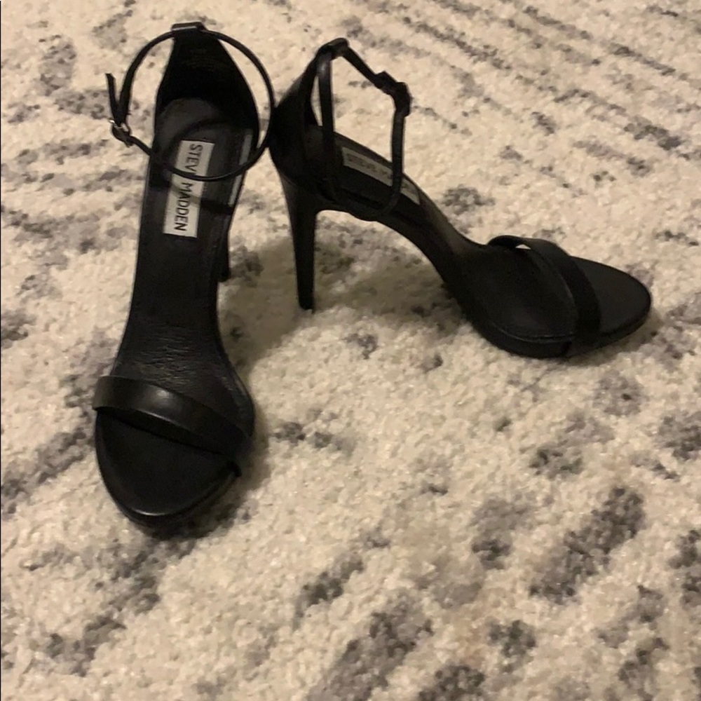 • Black Steve Madden Heels •